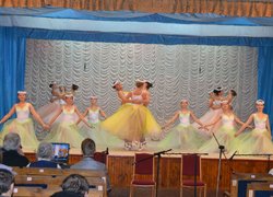 Народний самодіяльний ансамбль танцю «Нивка» (художній керівник Наталія Шаповаленко)